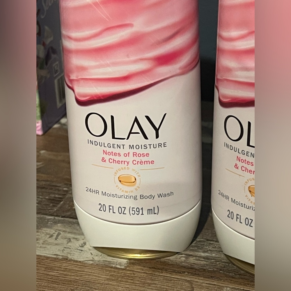 Olay Indulgent Moisture Notes Of Rose & Cherry Crème Women’s X 2 Body Washes New - Picture 5 of 8